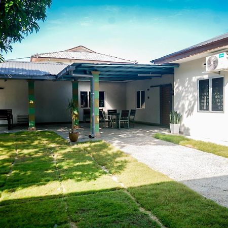 Rembau Adorable 3-Bedroom Home With Pool, Wi-Fi And Bbq מראה חיצוני תמונה